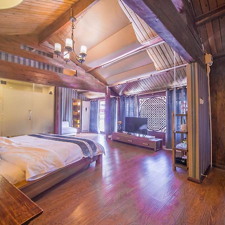 Lijiang Half Moon Bay Inn מראה חיצוני תמונה