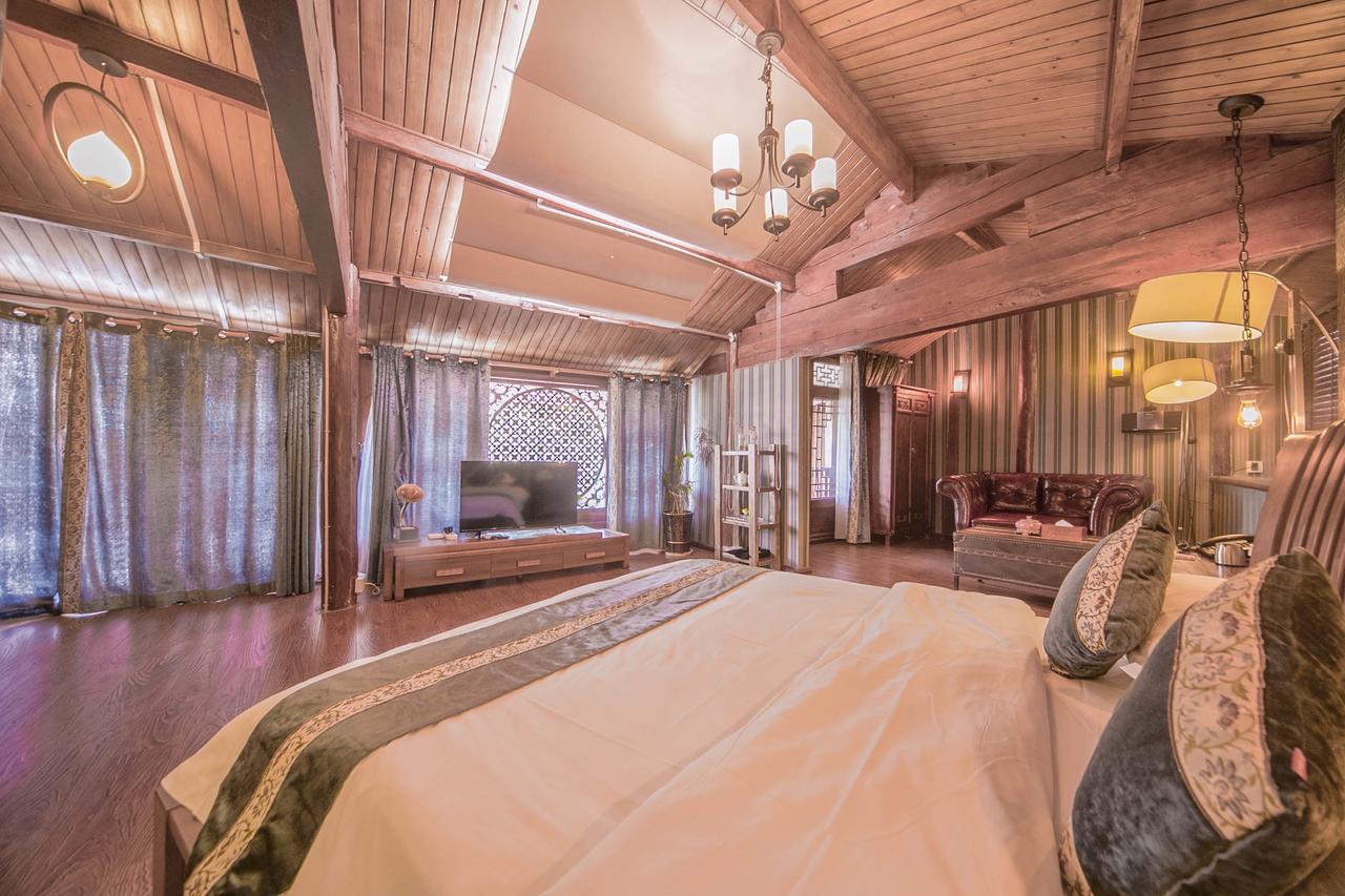 Lijiang Half Moon Bay Inn מראה חיצוני תמונה