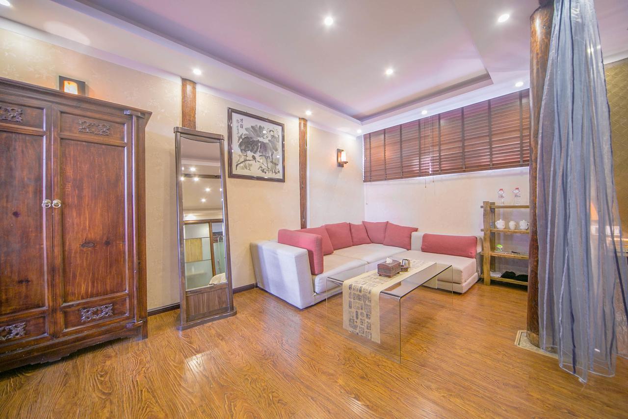 Lijiang Half Moon Bay Inn מראה חיצוני תמונה