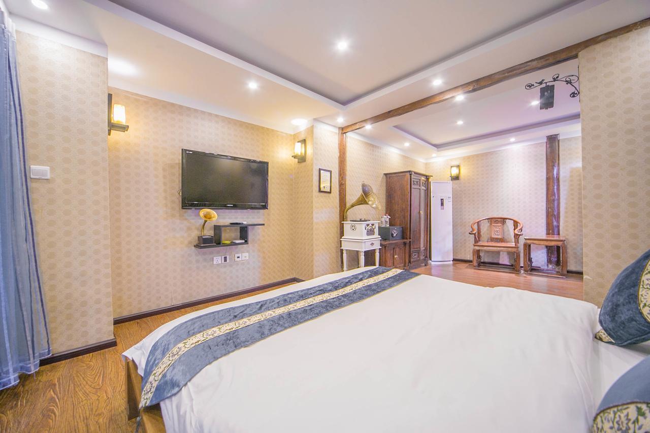Lijiang Half Moon Bay Inn מראה חיצוני תמונה