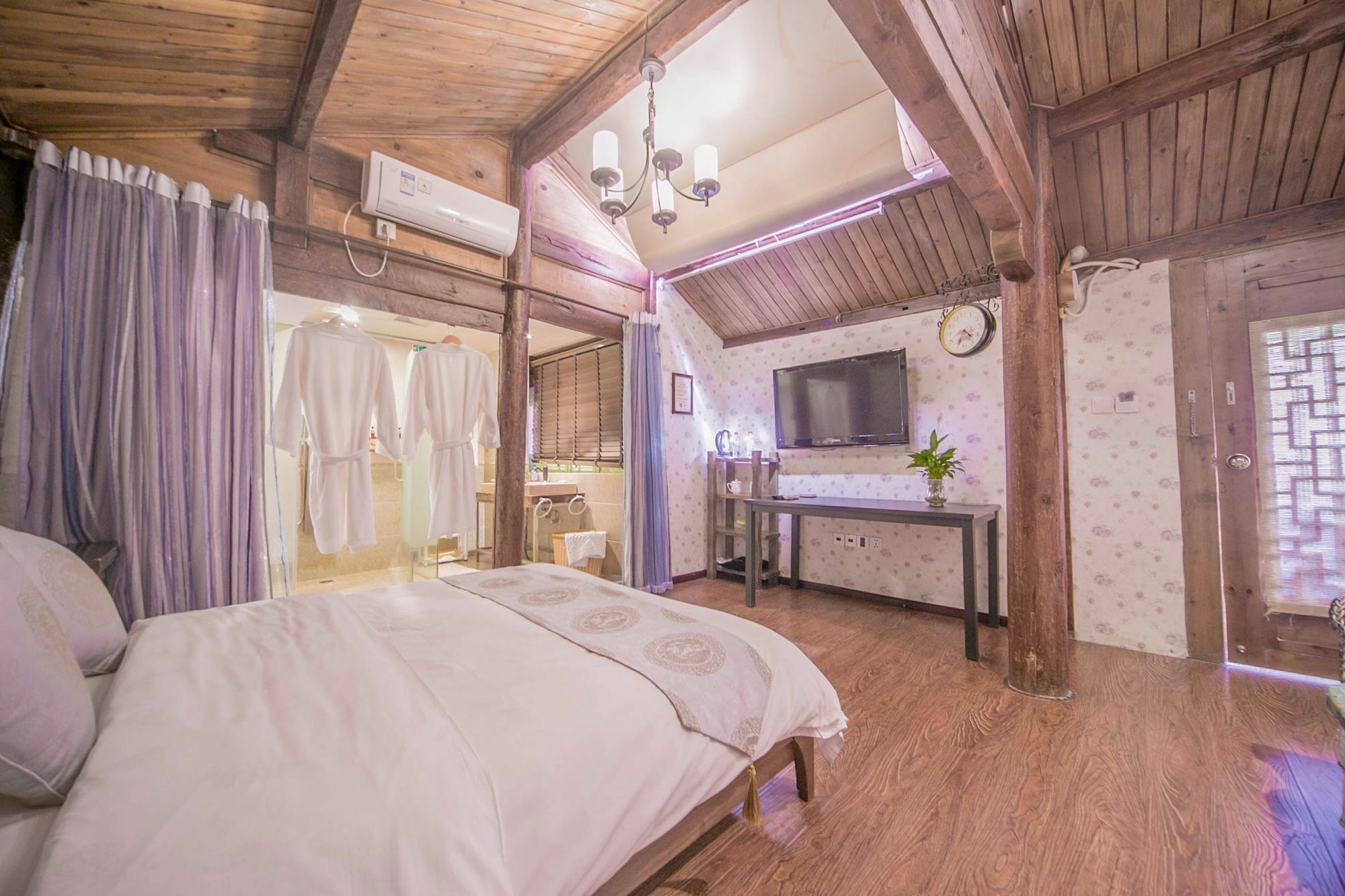 Lijiang Half Moon Bay Inn מראה חיצוני תמונה