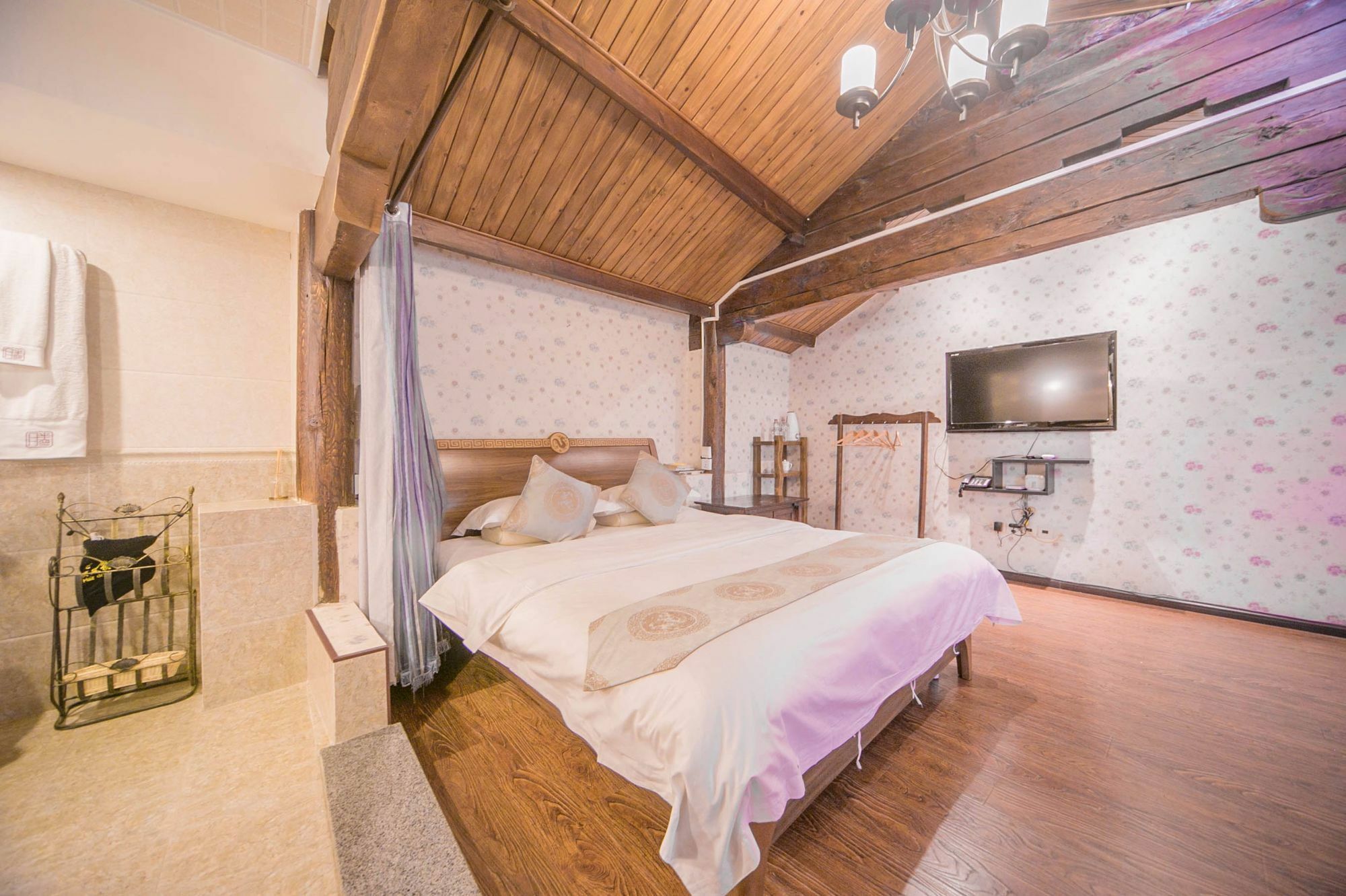Lijiang Half Moon Bay Inn מראה חיצוני תמונה