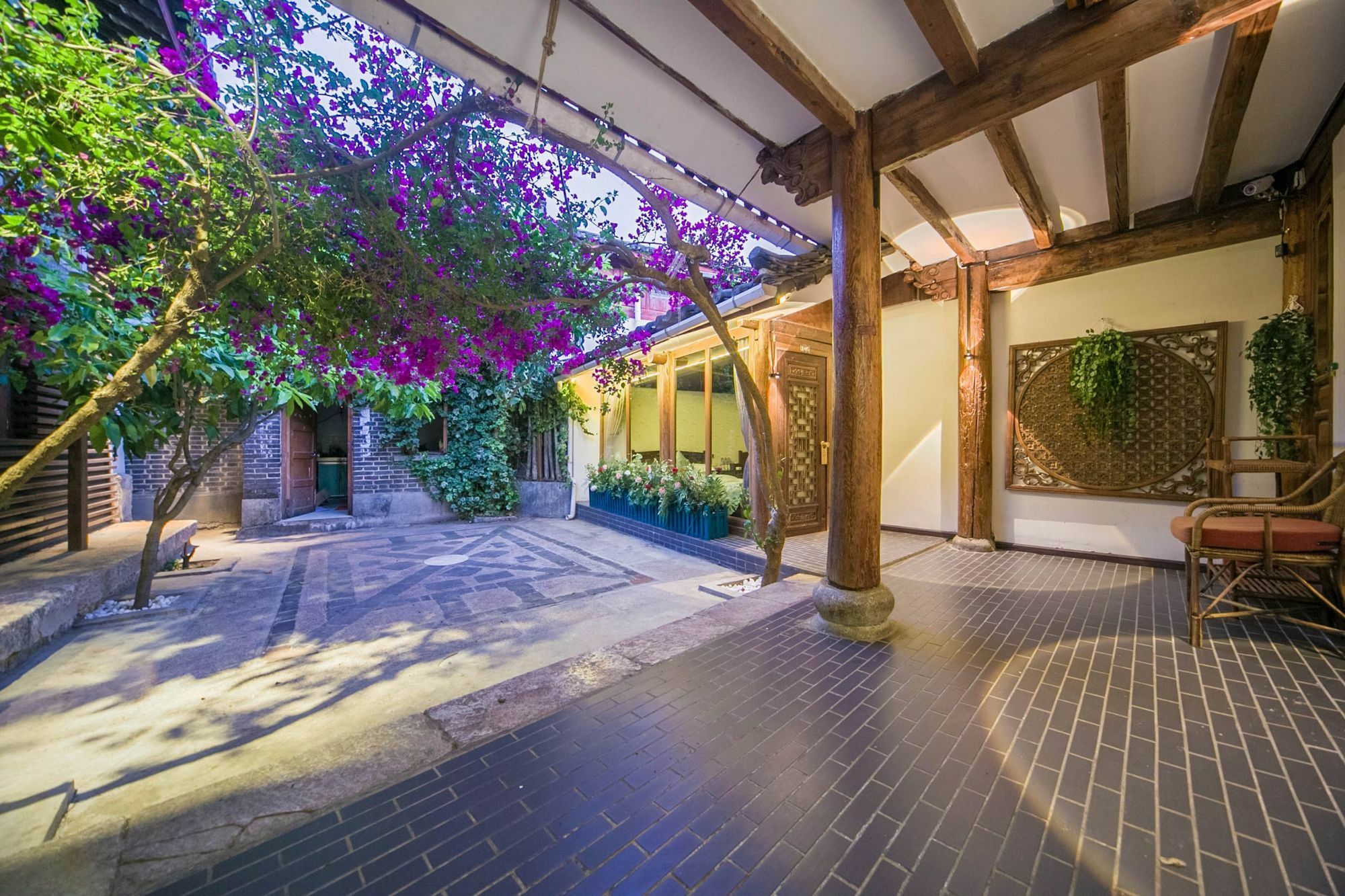 Lijiang Half Moon Bay Inn מראה חיצוני תמונה