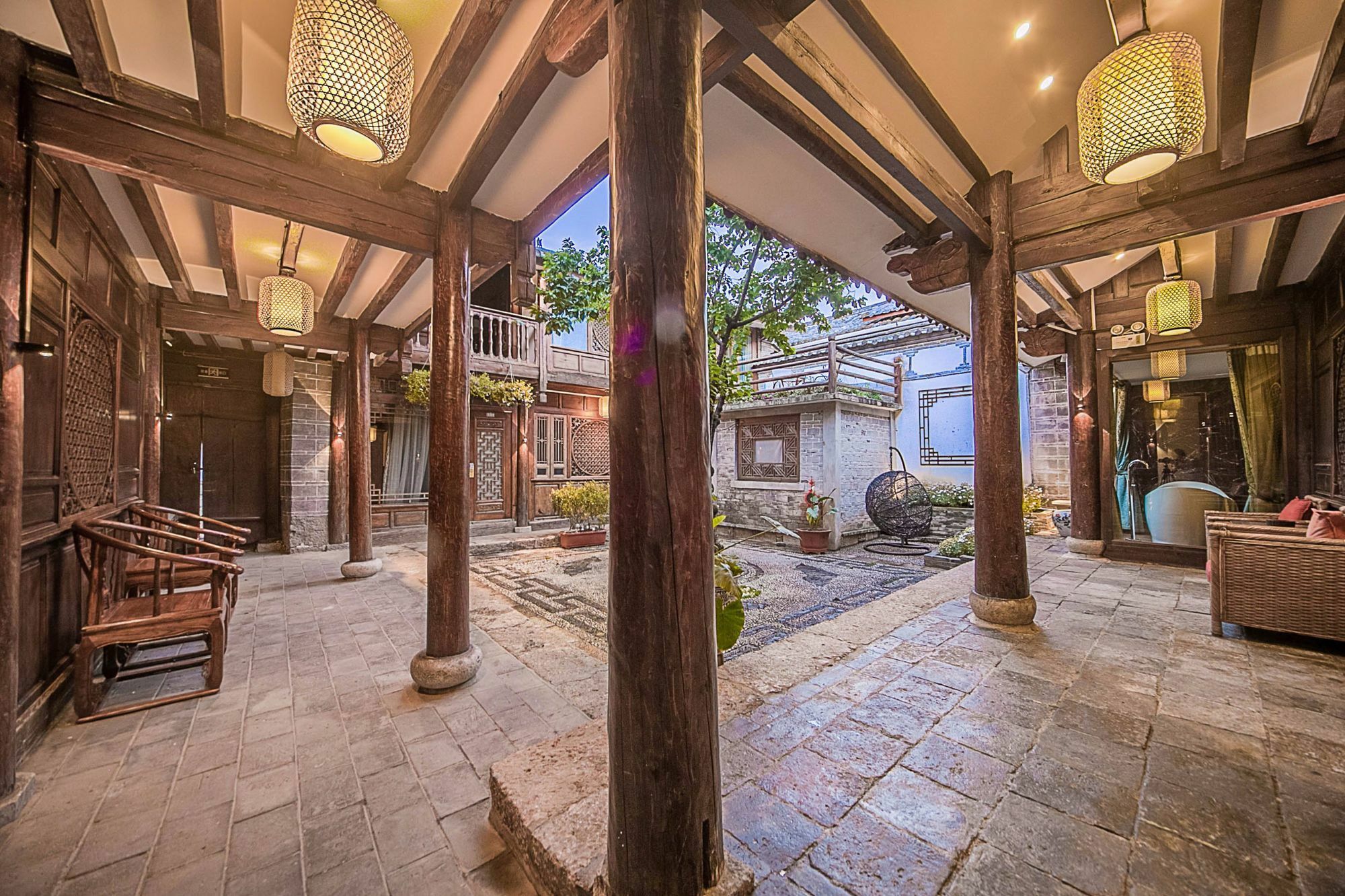 Lijiang Half Moon Bay Inn מראה חיצוני תמונה