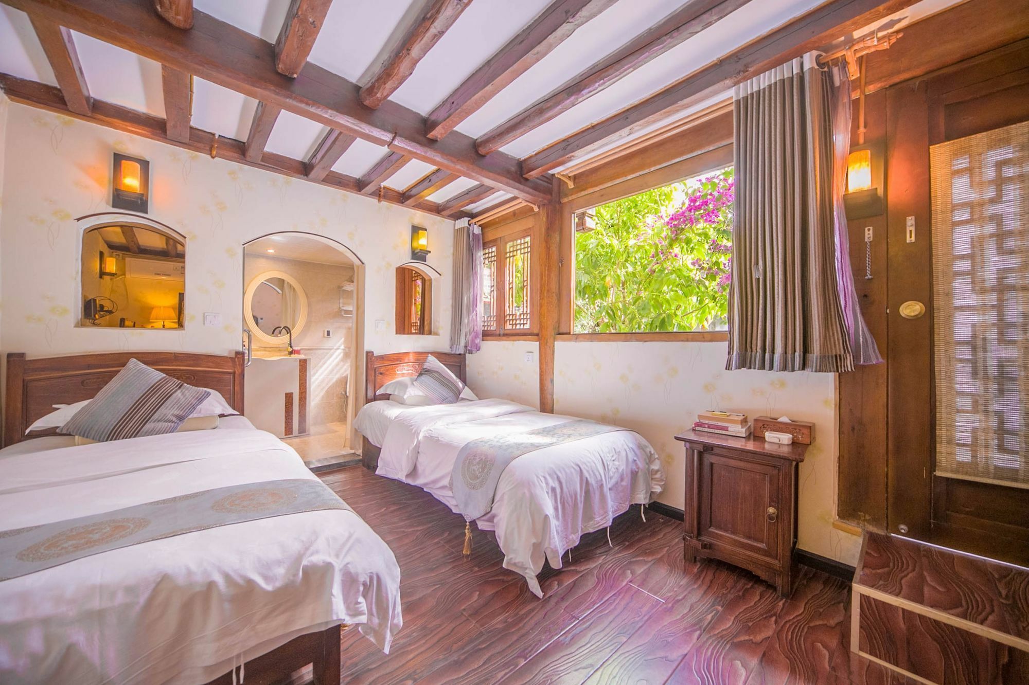 Lijiang Half Moon Bay Inn מראה חיצוני תמונה