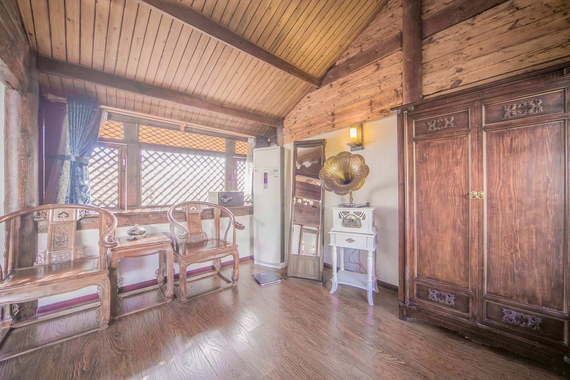 Lijiang Half Moon Bay Inn מראה חיצוני תמונה