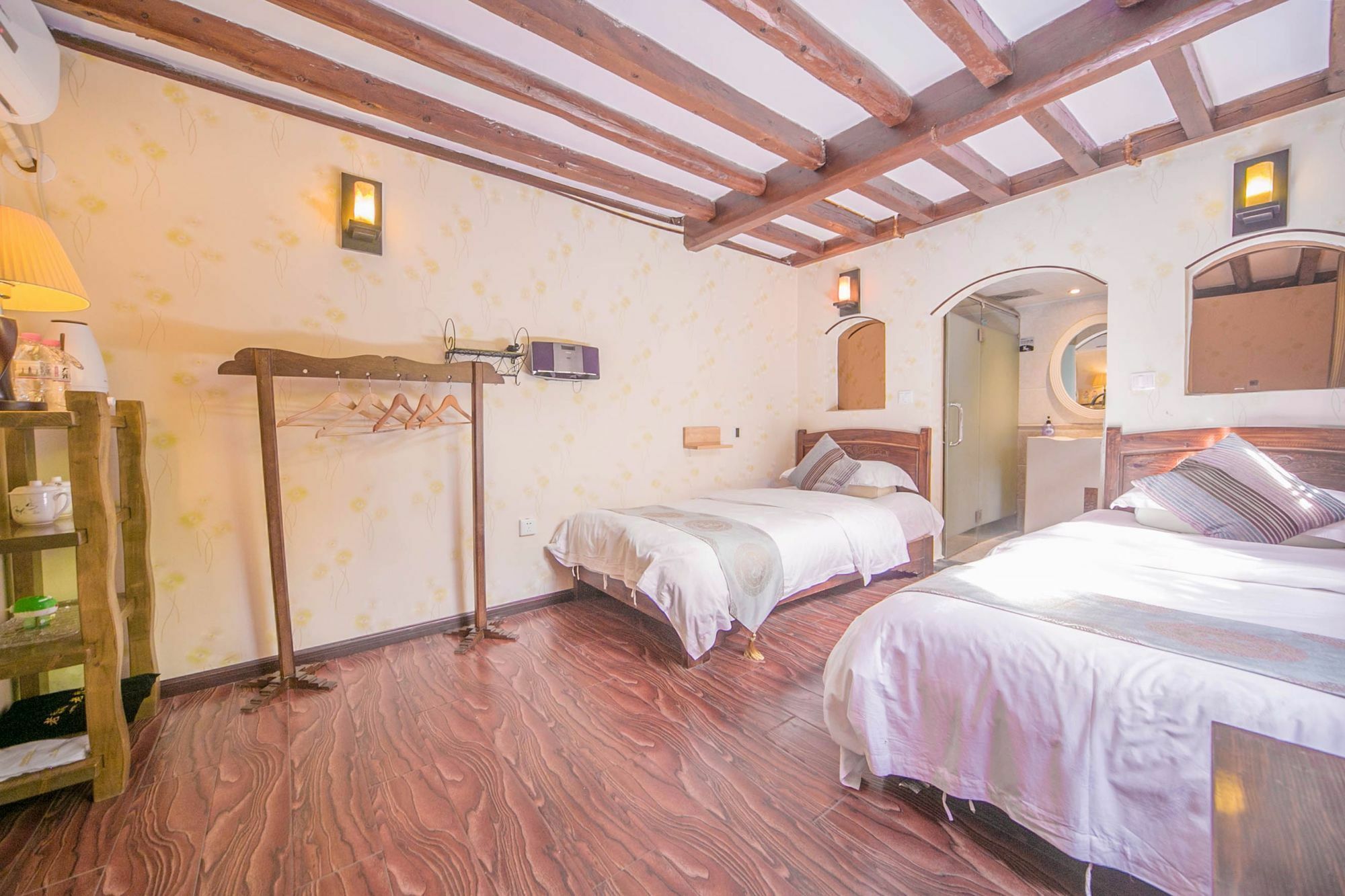 Lijiang Half Moon Bay Inn מראה חיצוני תמונה