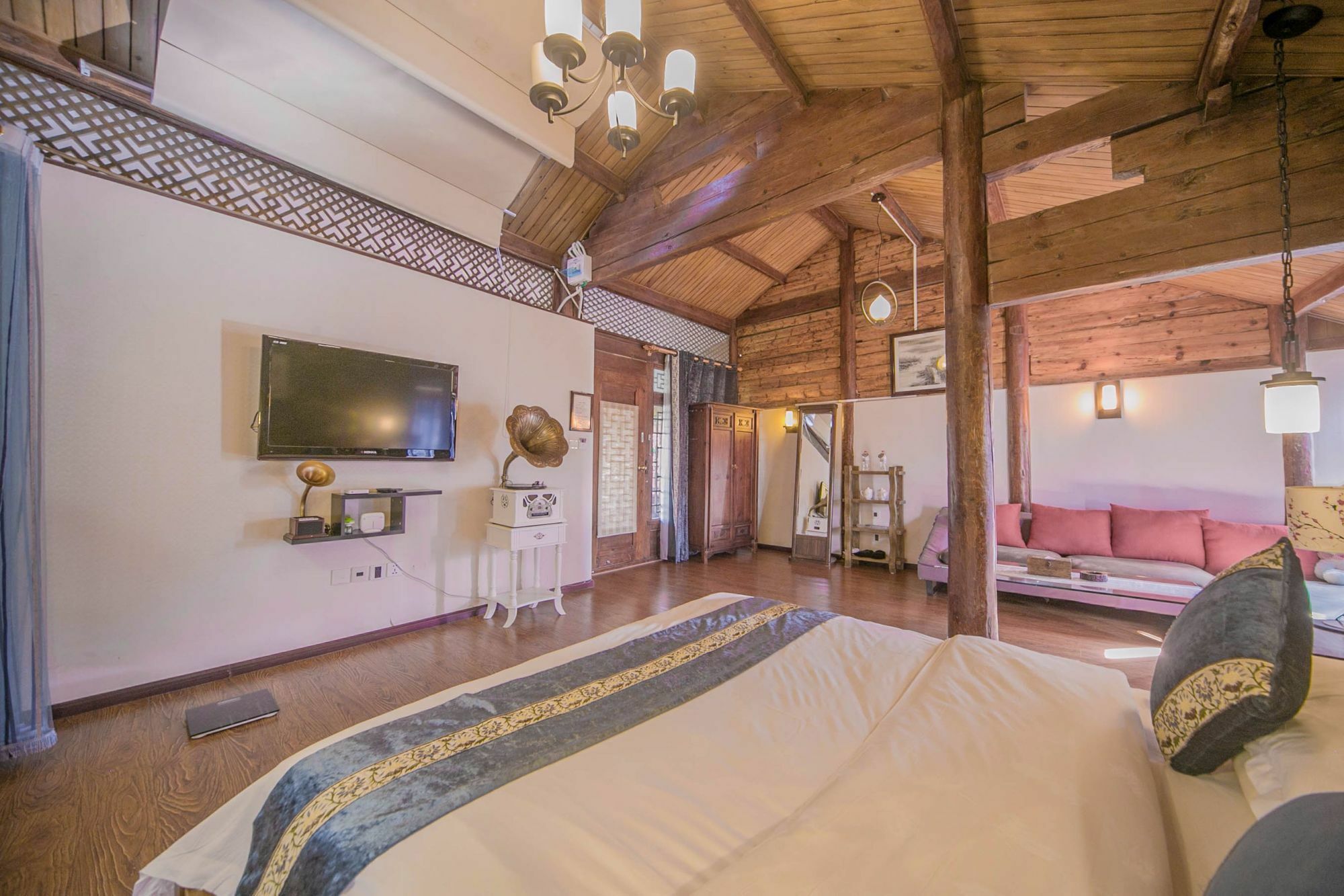 Lijiang Half Moon Bay Inn מראה חיצוני תמונה