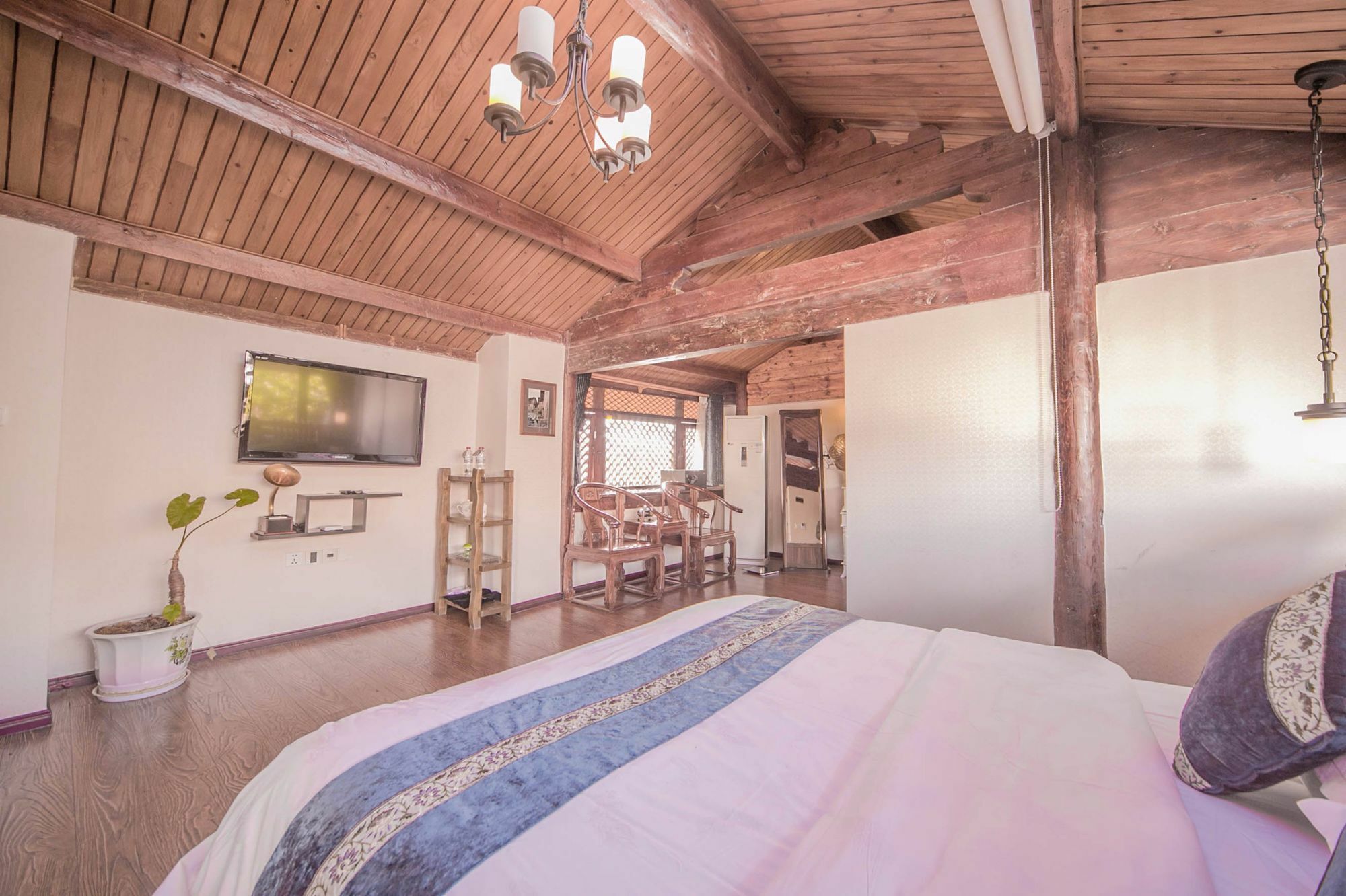 Lijiang Half Moon Bay Inn מראה חיצוני תמונה