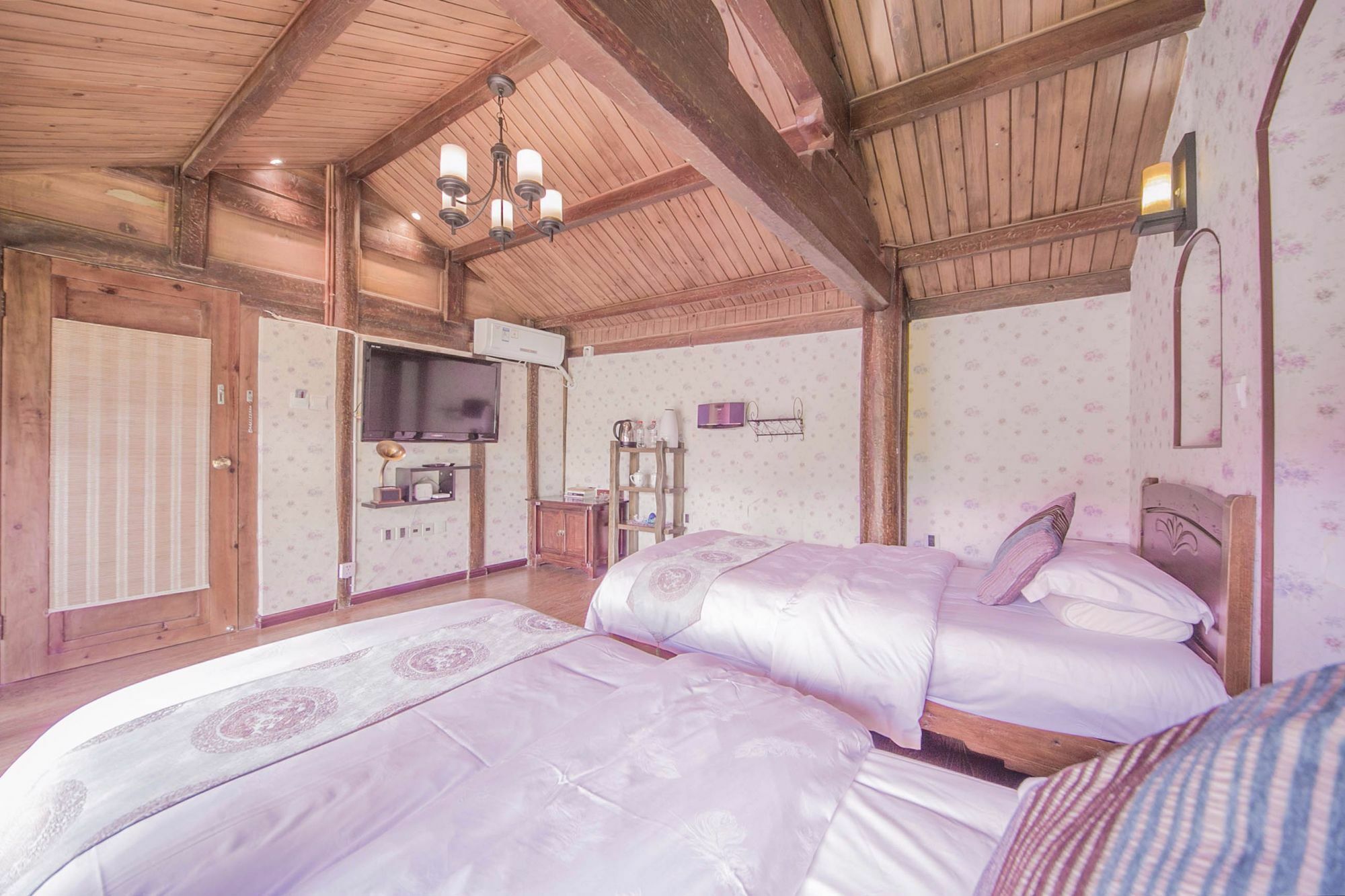 Lijiang Half Moon Bay Inn מראה חיצוני תמונה