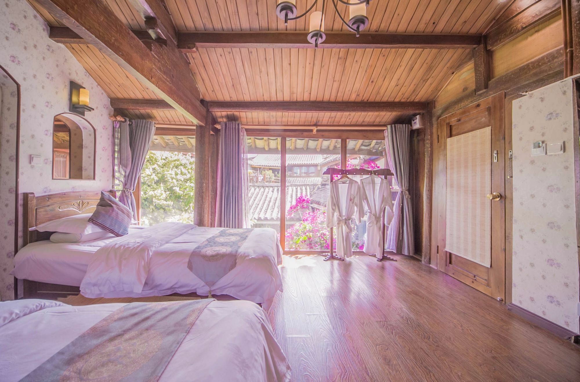 Lijiang Half Moon Bay Inn מראה חיצוני תמונה